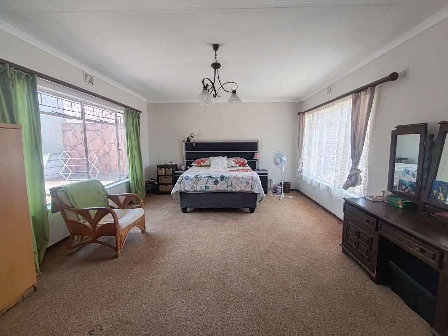 5 Bedroom Property for Sale in Vredenburg Western Cape